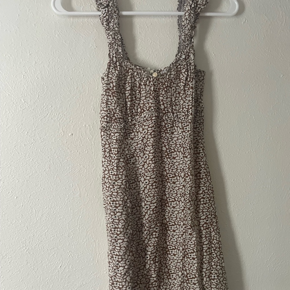 Sleeveless Brown and White Patterned Dress